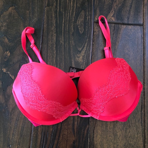 Victoria’s Secret Bombshell Plunge Push-up Bra